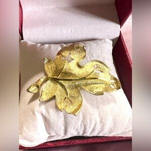 B.S.K. Vintage Signed Gold Tone Leaf Brooch